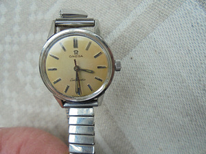Omega retro (1 foto no 2)