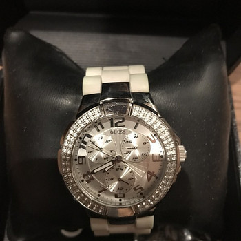Часы Guess