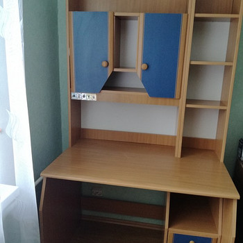 Стол в детскую комнату