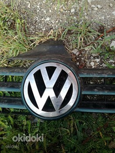 Знак на решетке Volkswagen T5 (1 фото из 3)