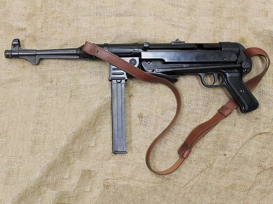 Püstolkuulipilduja MP40, koopia ja rihm