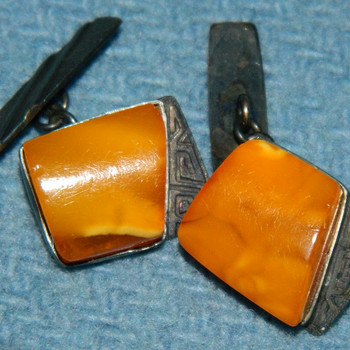 Серебряные запонки с янтарем 875 пр