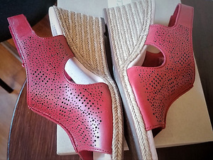 Clarks punased täisnahast wedge rihmikud, 40-41, uued (8 foto / 10)