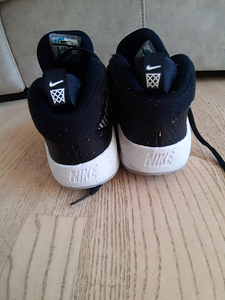 Nike кроссовки, очень мало использ ( раз 5-7)змер 36 (23 см) (1 фото из 3)