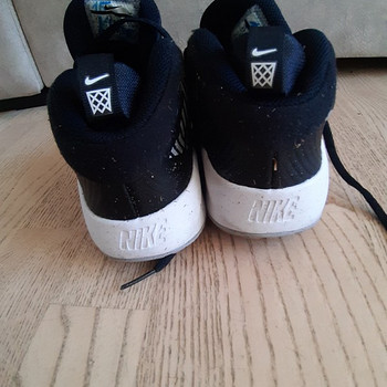 Nike кроссовки, очень мало использ ( раз 5-7)змер 36 (23 см)