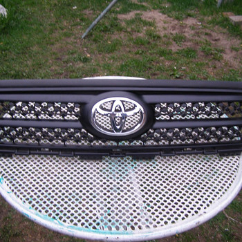 Новая передния пластмасовая решотка для Toyota RAF 4