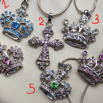 Swarovski kristallidega kaunistatud ehted