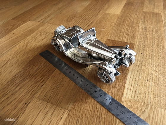 Сувенирная ретро машинка Bugatti Type 55