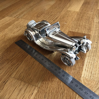 Сувенирная ретро машинка Bugatti Type 55