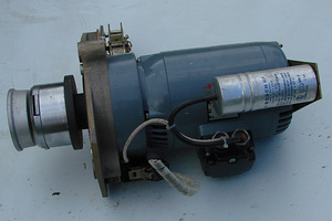 Электромотор 230 V, 0-1400 об/мин (2 фото из 3)