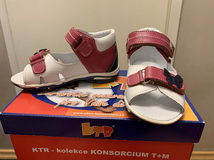 Сандалии (1 фото из 3)