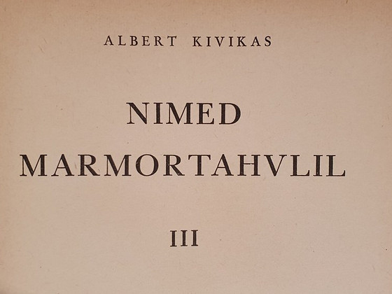 Nimed marmortahvlil (Albert Kivikas)