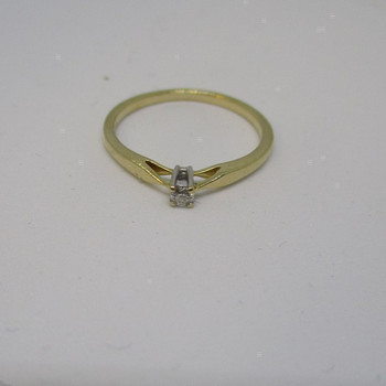 Kuld sõrmus teemantidega 585 proov (№684)