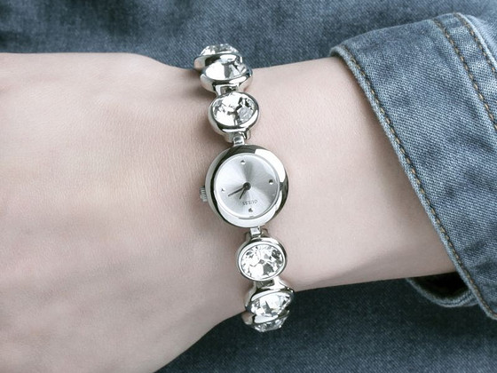 Часы-браслет Guess