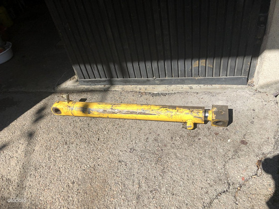 Цилиндр от New Holand LB 115, CASE 695 и др