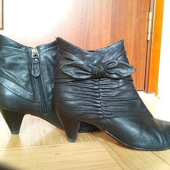 Черные кожаные сапоги Clarks