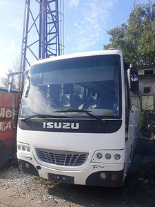 Автобус Isuzu по запчастям (2 фото из 3)