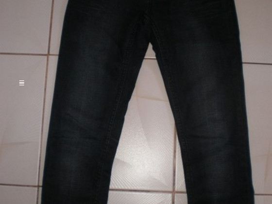 Mustad teksad