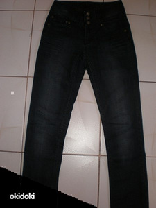 Mustad teksad (1 foto / 3)