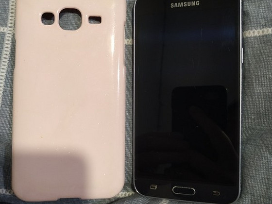 Телефон Samsung galaxy J3