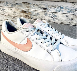 Nike светло-розовые тенниски (1 фото из 1)