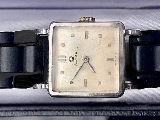 Omega honeycomb dial
