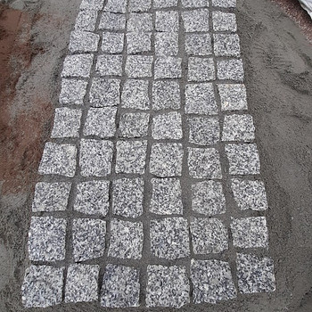 Колотый гранит 100х100х100