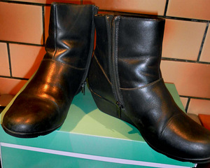 Clarks täistalaga mustad täisnahast poolsaapad, s.39 1/2-UK6 (2 foto / 9)