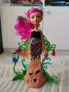 Monster High кукла Garden Ghouls Treesa Thornwillow (1 фото из 1)
