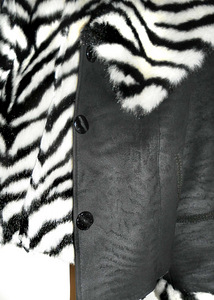 Must kasukas-dubljenka kapuutsiga, eco-karusnahk, 42-L-XL (3 foto / 7)