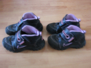 Nike saapad, botased, suurus 28 ja 31 (1 foto / 3)