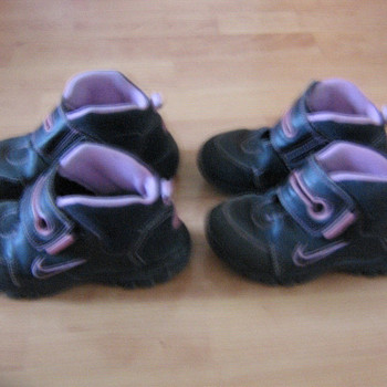 Nike saapad, botased, suurus 28 ja 31