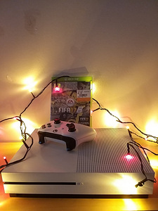 Xbox One S 1 TB (valkoinen) (1 valokuva sivusta 5)