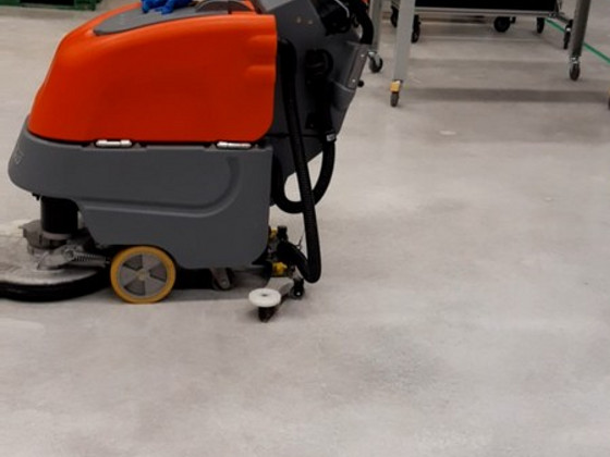 Otsin tööd põranda puhastamine masinaga