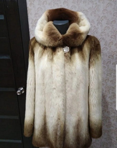 Nerzjacke mit Kapuze (1 Foto aus 3)
