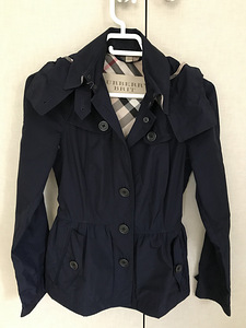 ЖЕНСКОЕ мини-пальто Burberry для осенне-весенней погоды (1 фото из 2)