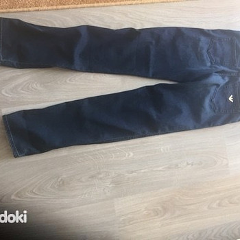 Armani teksad, 24