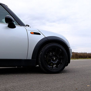 MINI Cooper литые диски Sparco и шип. шины Nokian (5 фото из 5)