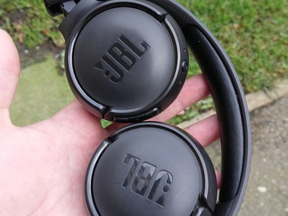 Наушники JBL (беспроводные)