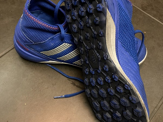 Футбольные бутсы Adidas, размер 40 (25см)