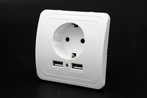 Розетка с USB (1 фото из 2)