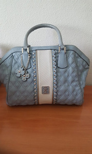 Guess (1 foto / 3)
