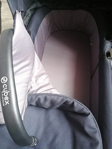 Детская коляска Cybex Priam и автокресло Cybex Cloud Q Plus (5 фото из 9)
