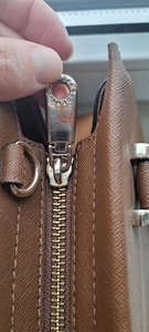 DKNY Saffiano nahast käekott (7 foto / 8)