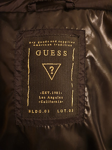 Женская удлиненная куртка GUESS (6 фото из 6)