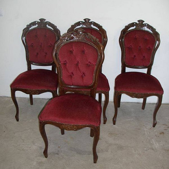 4 osaline komplekt punaseid toole