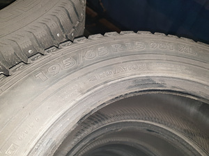 Зимняя резина Nokian 15/195/55 (3 фото из 3)