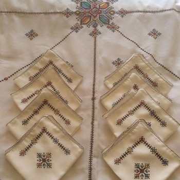 Скатерть и 8 салфеток