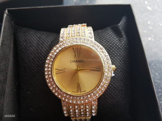 Женские часы Chanel
