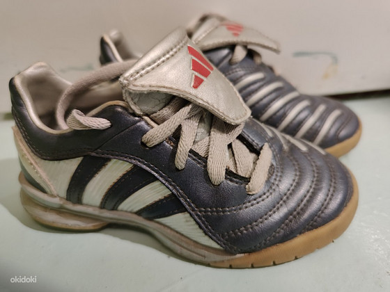 Adidas saali- butsad / jalgpalli- jalanõud, 27